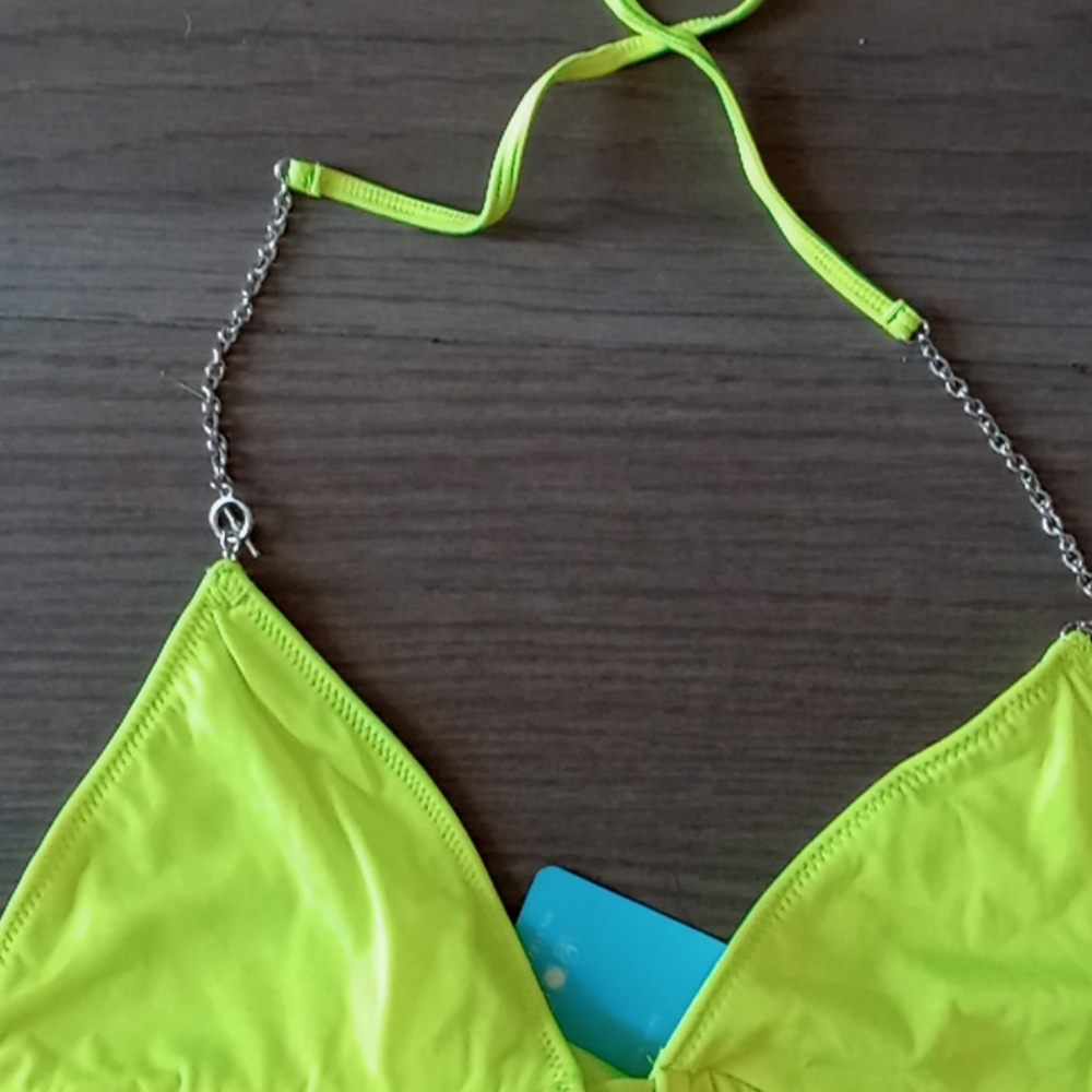 Neon Bikini - Picture 5 of 8
